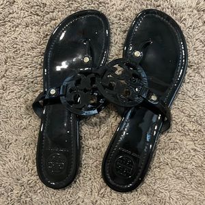 Shiny black Tory Burch flip flops - Size 10